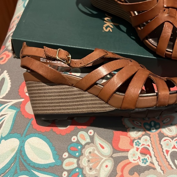 Clark bendables in Tan size 6 (37) - Picture 2 of 7